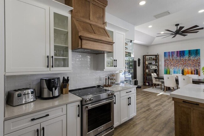 Building Photo - 9405 Boxthorn Pl