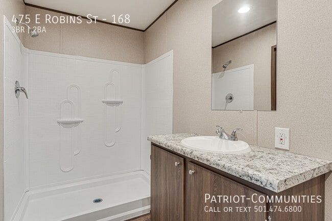 Building Photo - 475 E Robins St