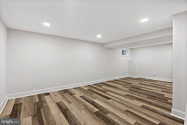 Building Photo - 409 Maiden Ln