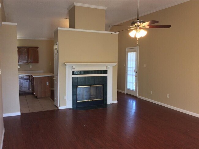 Building Photo - 3BD/2BA Home in Bartlett. Pets Welcome!
