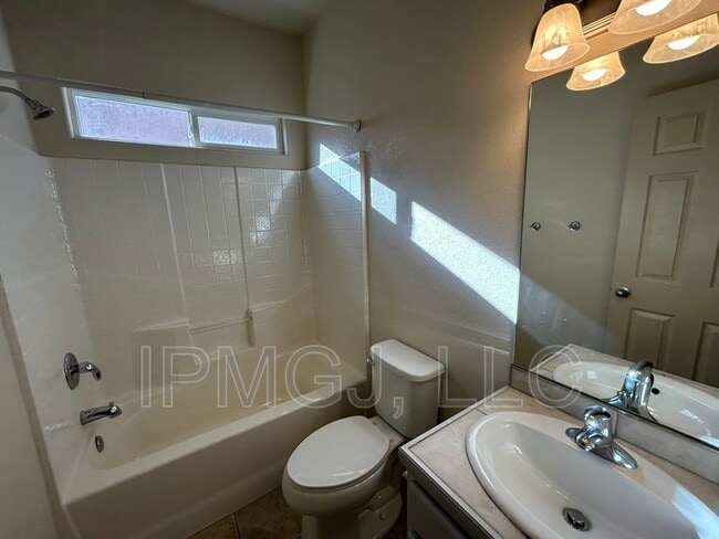 Building Photo - 3167 Glenn Everet Ct