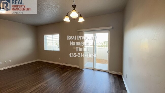 Building Photo - Cozy 3 Bedroom 2 1/2 Bath Condo