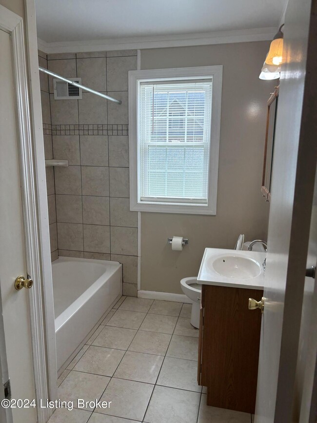 Building Photo - 3802 Nanz Ave