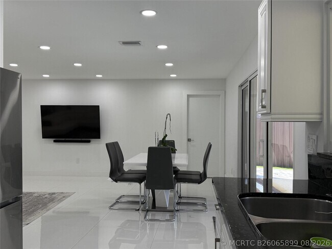 Building Photo - 9599 Stones River Park Way