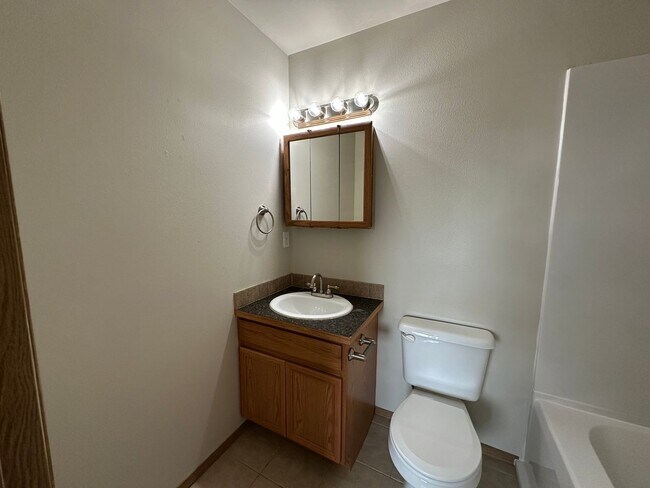 Building Photo - 3 Bed, 2 Bath close to Downtown Ferndale