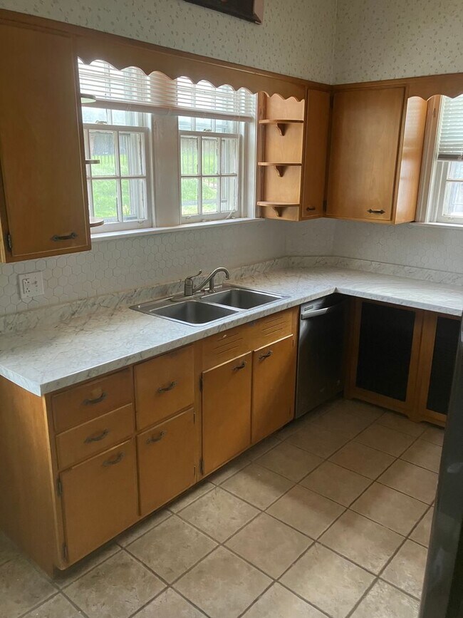 Building Photo - Spacious Homes In Bridgeport