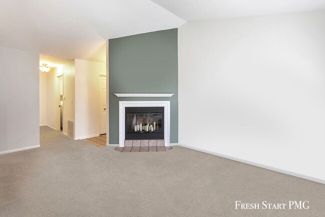 Building Photo - Comfortable Living in the Heart of Holland!