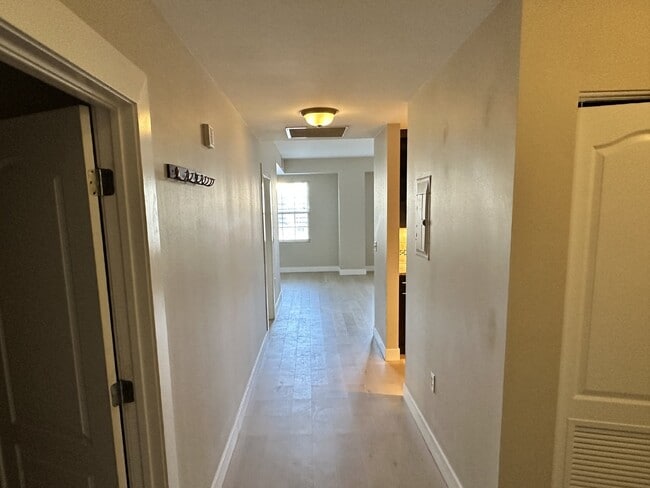 Building Photo - 2 bed/2 bath condo in Golden Triangle