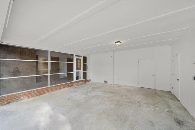 Building Photo - Beautifully Renovated Three Bed Two Bath Ranch Home in Mint Hill!