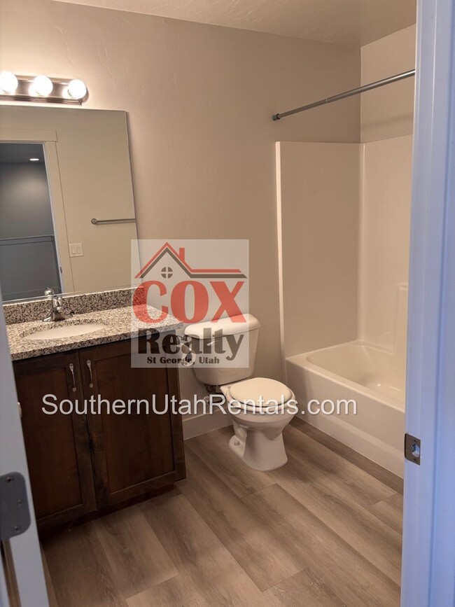Building Photo - 3 bed / 2.5 bath / 2-car with washer/dryer...