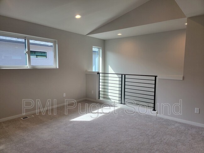 Building Photo - 33473 Poplar Ave SE