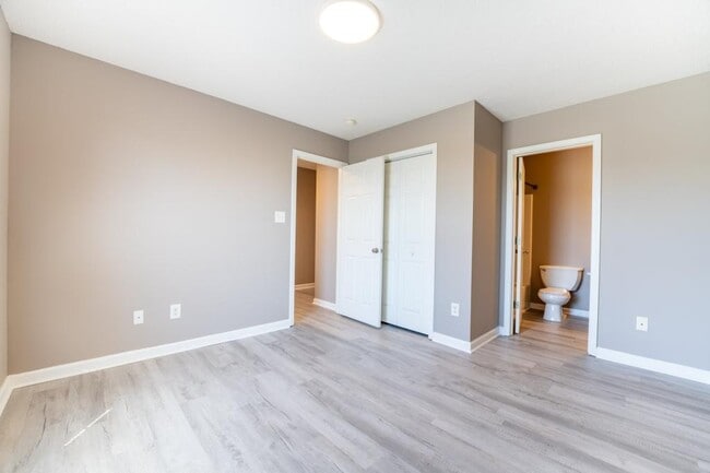 Building Photo - 334 Hawthorne Oaks Way