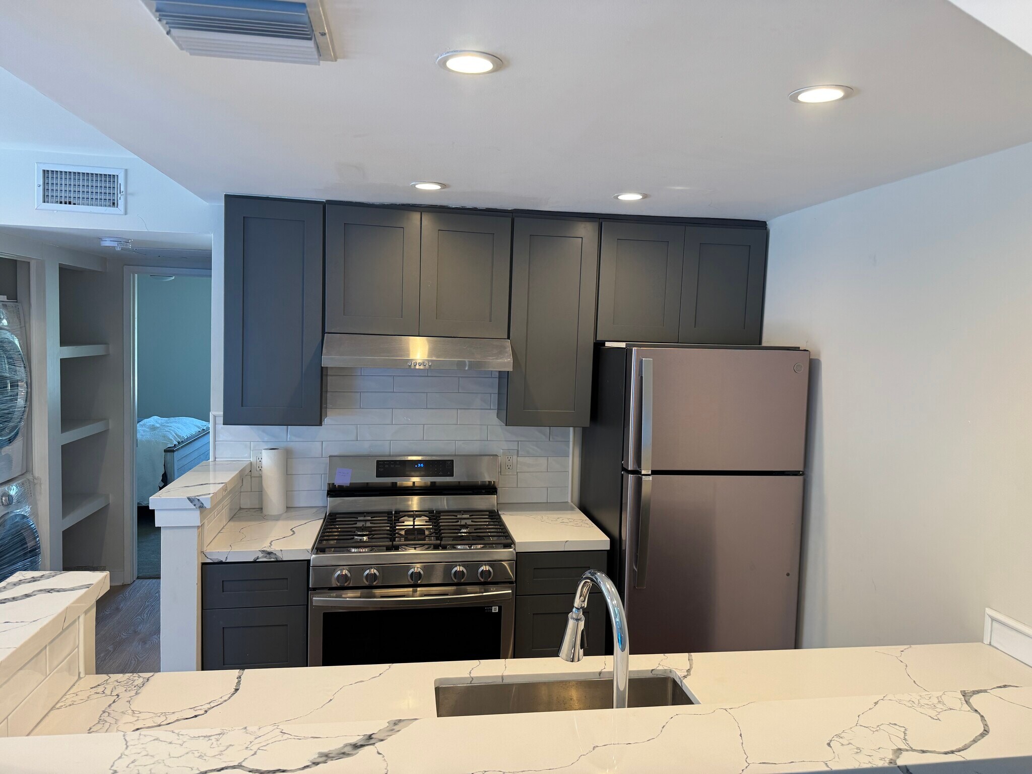 Building Photo - 2670 Lake Ave