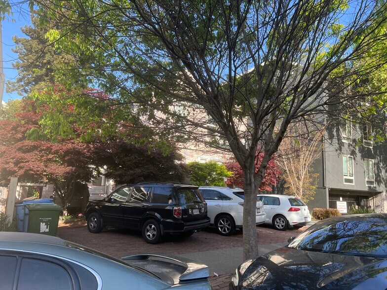 Building Photo - 2530 College Ave