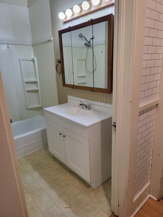 Bathroom - 1411 6th Ave E