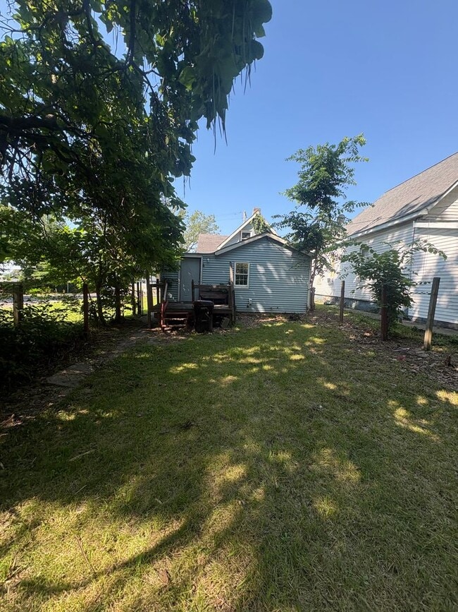 Building Photo - 2 Bedroom 2 bath home with outdoor space - MOVE IN SPECIAL 50% off first month's rent