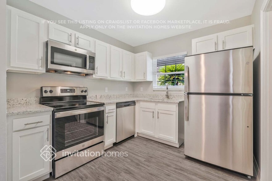 Building Photo - 2430 Wilmont Ave