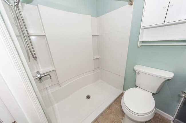 Building Photo - 2 Bedroom, 1.5 Bathroom Townhome in Island Bluff - James Island