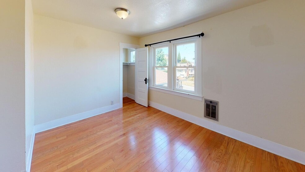 Building Photo - 2807 18th Ave S