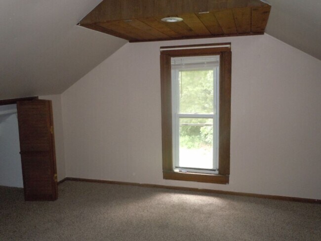 Building Photo - 3 Bedroom Home with Dishwasher in Collinsville!