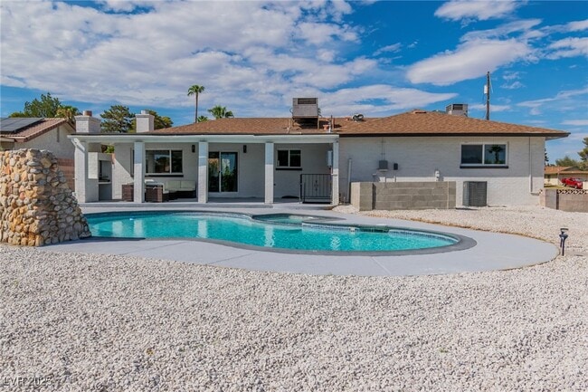 Building Photo - 3485 Shamrock Ave