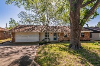 Building Photo - 204 Ross Ave