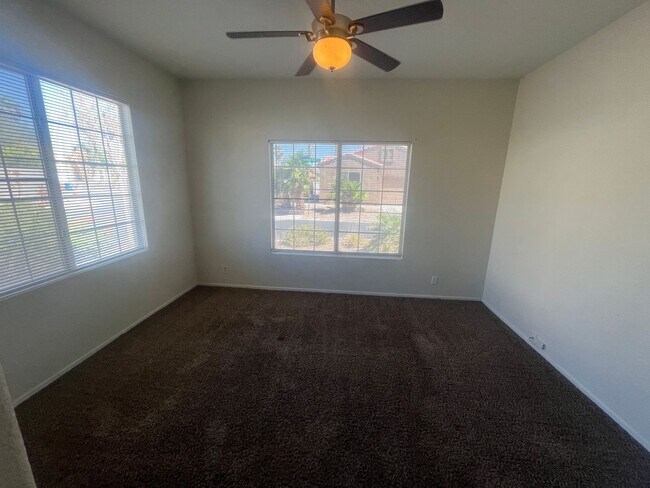 Building Photo - Amazing 2 bedroom Home- NW