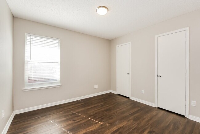 Building Photo - 249 Heritage Dr