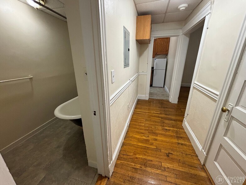 Building Photo - 364 Riverway