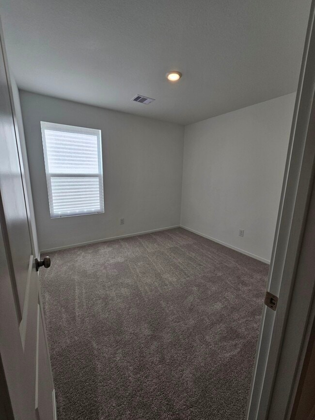 Building Photo - 393 Rd 590106