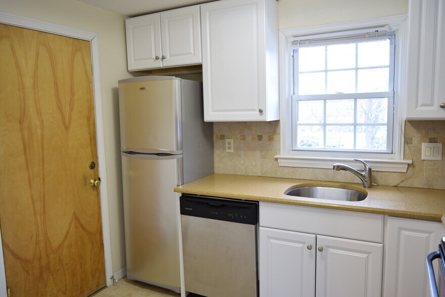 Building Photo - 49 Grandview Dr