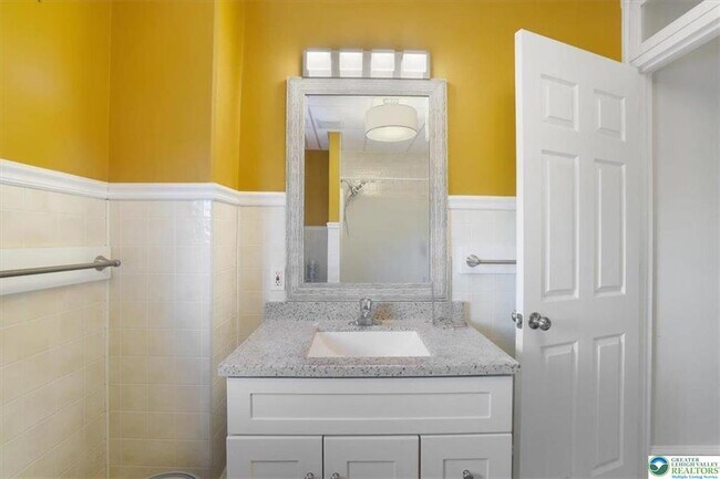 Building Photo - 193 S 4th St