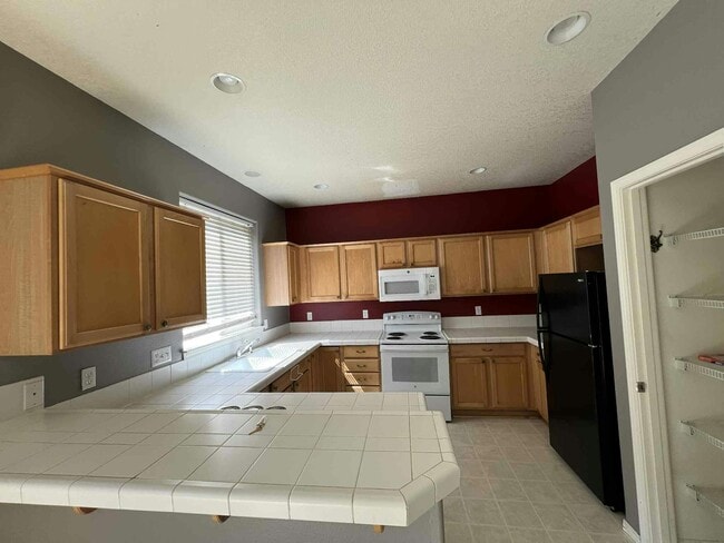 Building Photo - 1532 SE Gerhard Dr