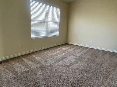 Building Photo - "Spacious 4-Bedroom Townhouse in Eagle Mou...