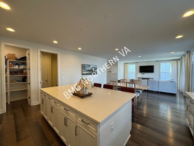 Building Photo - 25459 Byrnes Crossing Dr