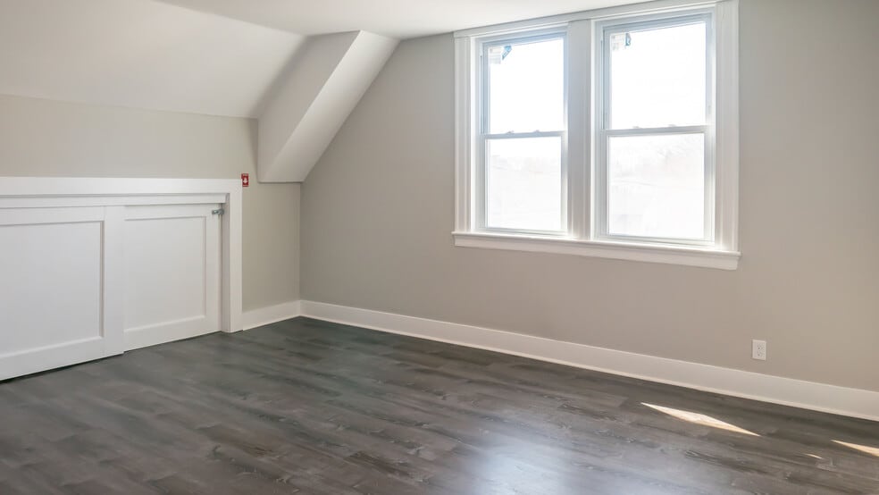 Building Photo - 268 Brown St