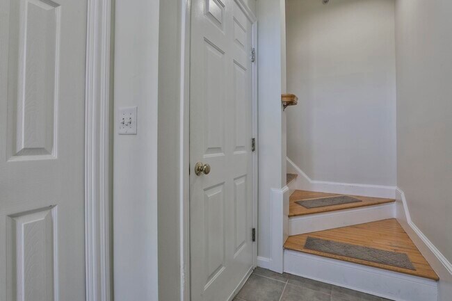 Building Photo - 92 Barrington Ave