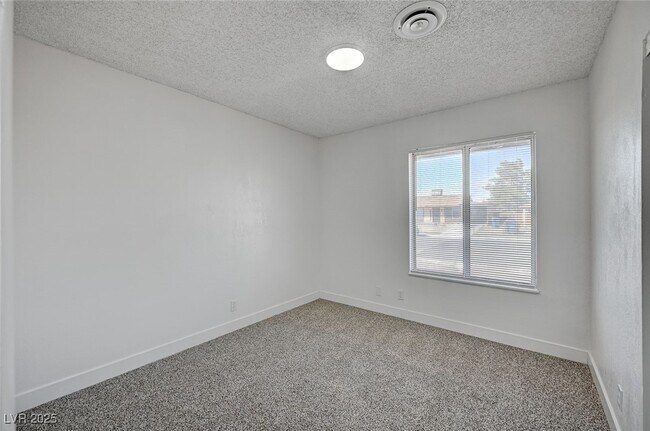 Building Photo - 4047 Maple Hill Rd