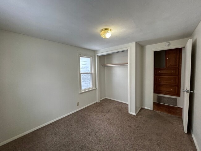 Building Photo - 2-Bedroom, 1-Bathroom Home GOSHEN – $1,095 Month | 842 Sq. Ft.