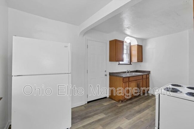 Building Photo - 1753 E Frankfort St