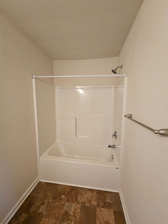 Building Photo - Townhome Close to the Beach!