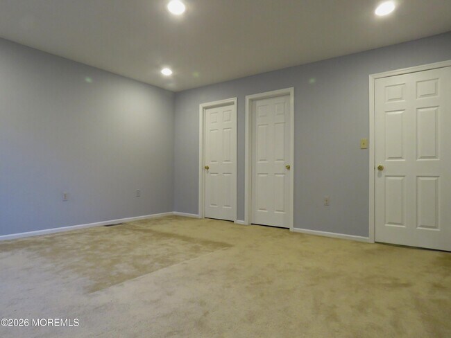 Building Photo - 273 Plum Dr