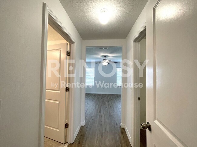 Building Photo - REDUCED with $300 Credit for 8/1 Move-in Spacious 3/2.5/1 Townhome in Riverview