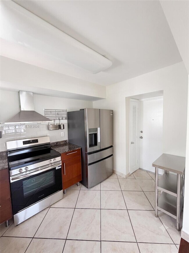 Building Photo - 1075 93rd St