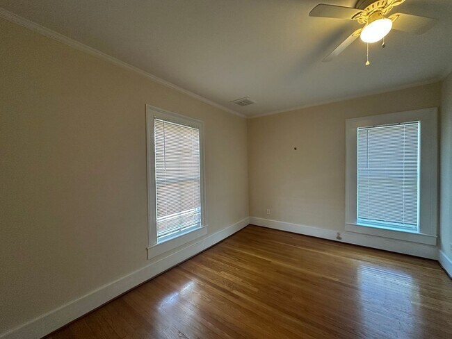 Building Photo - 319 W 2nd St