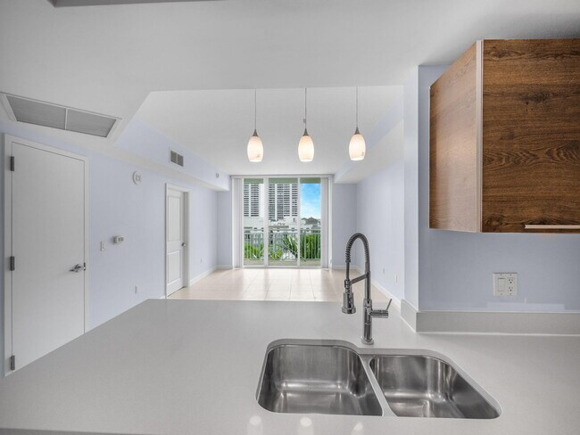 Building Photo - 480 Hibiscus St