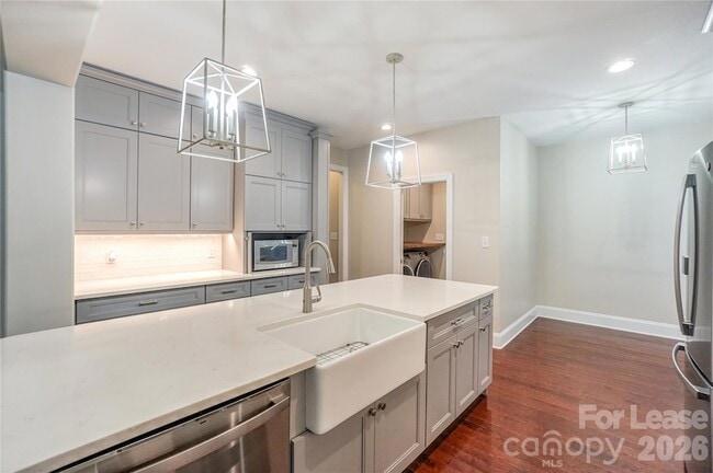 Building Photo - 181 Streamside Pl