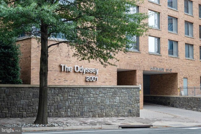 Building Photo - 2001 15th St N