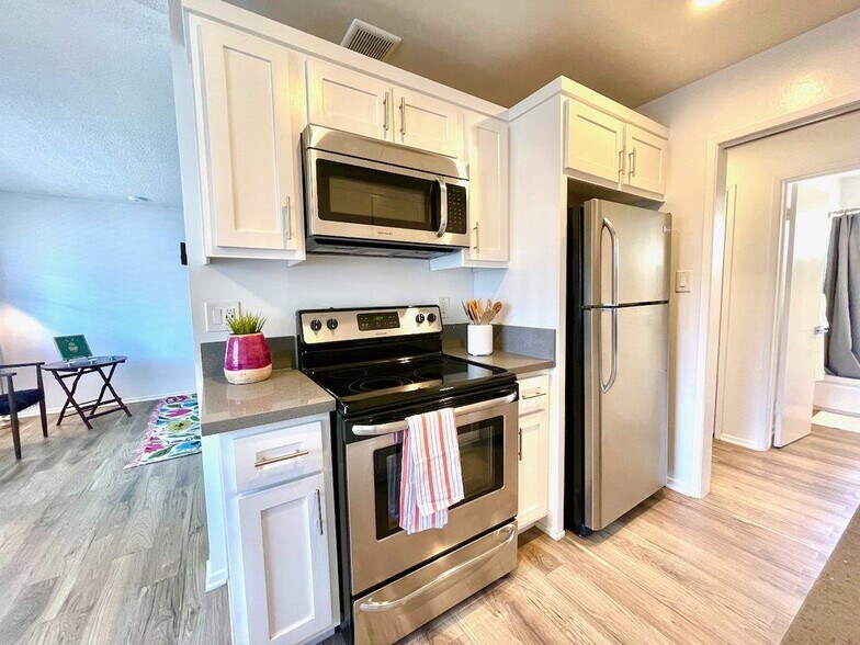 Building Photo - 315 Junipero Ave