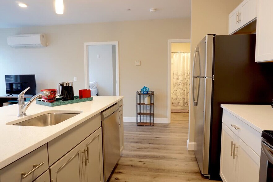 Building Photo - 140 Pearl St